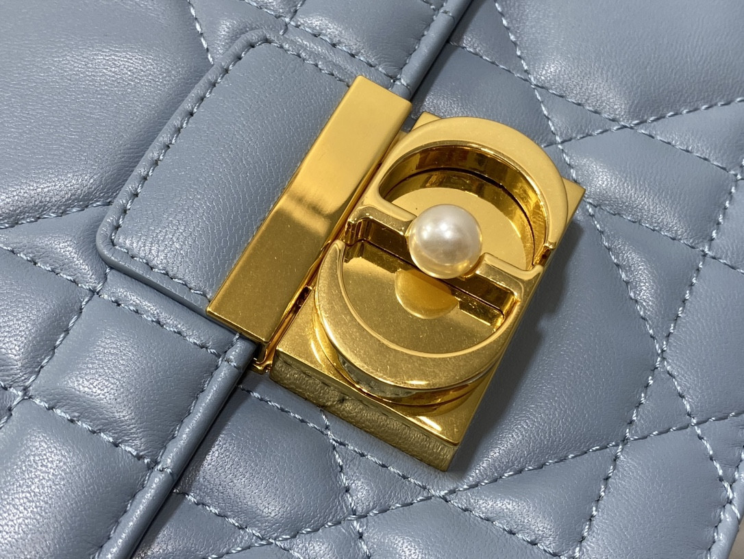 D*or medium D*or ange bag blue latte macrocannage calfskin 26 x 17 x 9 cm