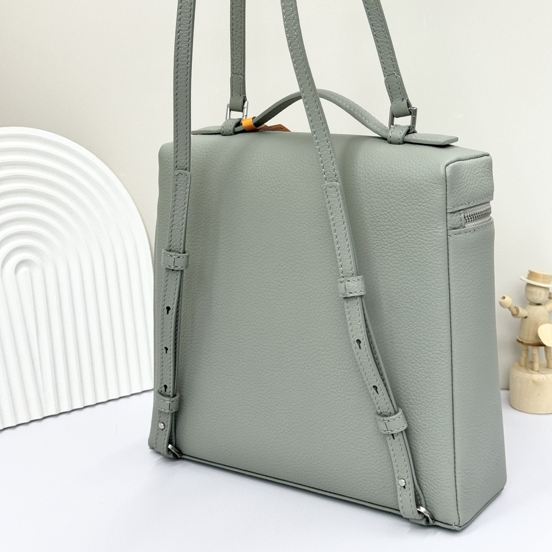 L**o p*ana extra pocket backpack l23.5 grained calfskin 23 x 21 x 8 cm