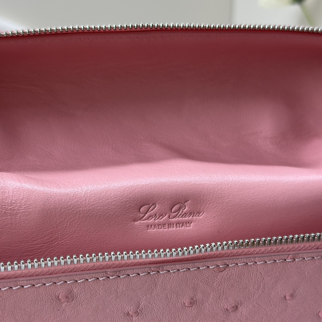 L**o p*ana extra pocket backpack l23.5 ostrich-grained leather 23 x 21 x 8 cm