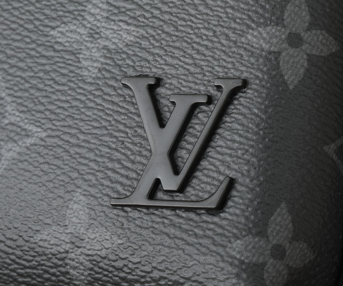 LV Avenue Slingbag PM M47137 6.3 x 13 x 2.2 inches