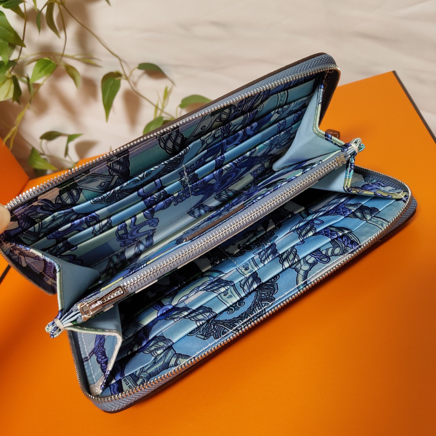 H**me5 long wallet 20x11cm