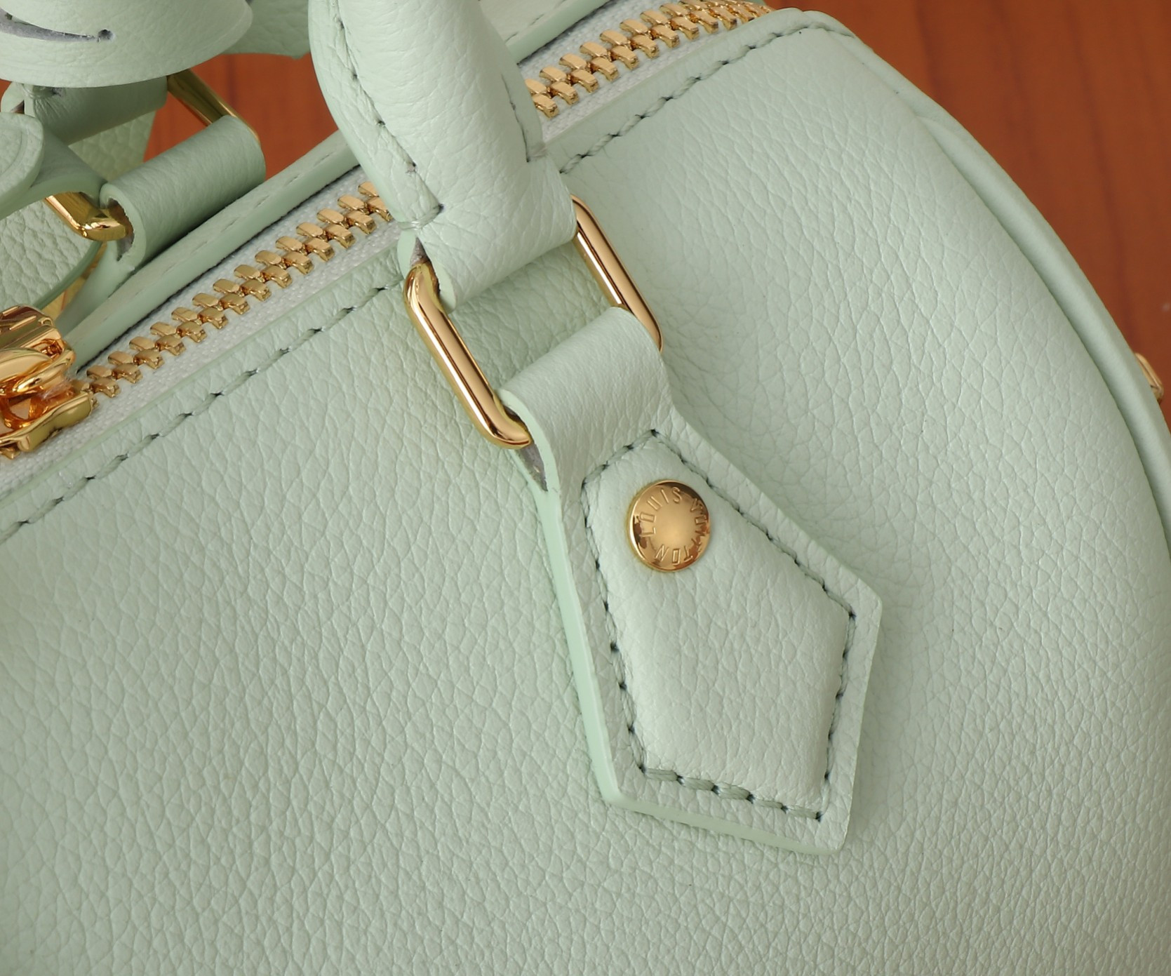 LV Speedy 18 M24605 18x12.5x11CM