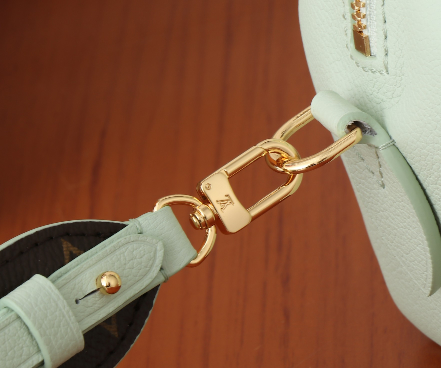 LV Speedy 18 M24605 18x12.5x11CM