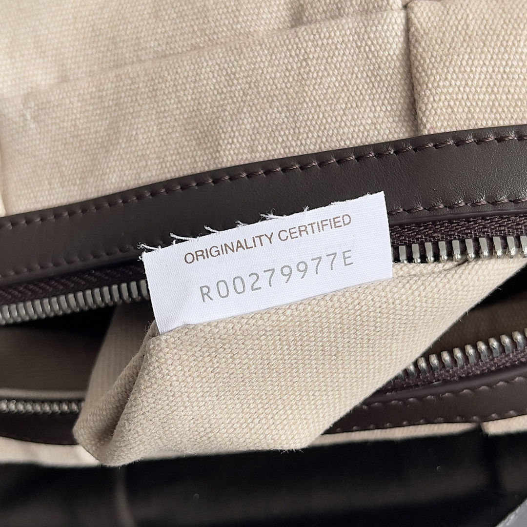 bo*te*ga Ve*ne*ta medium arco camera bag  19x27x9cm