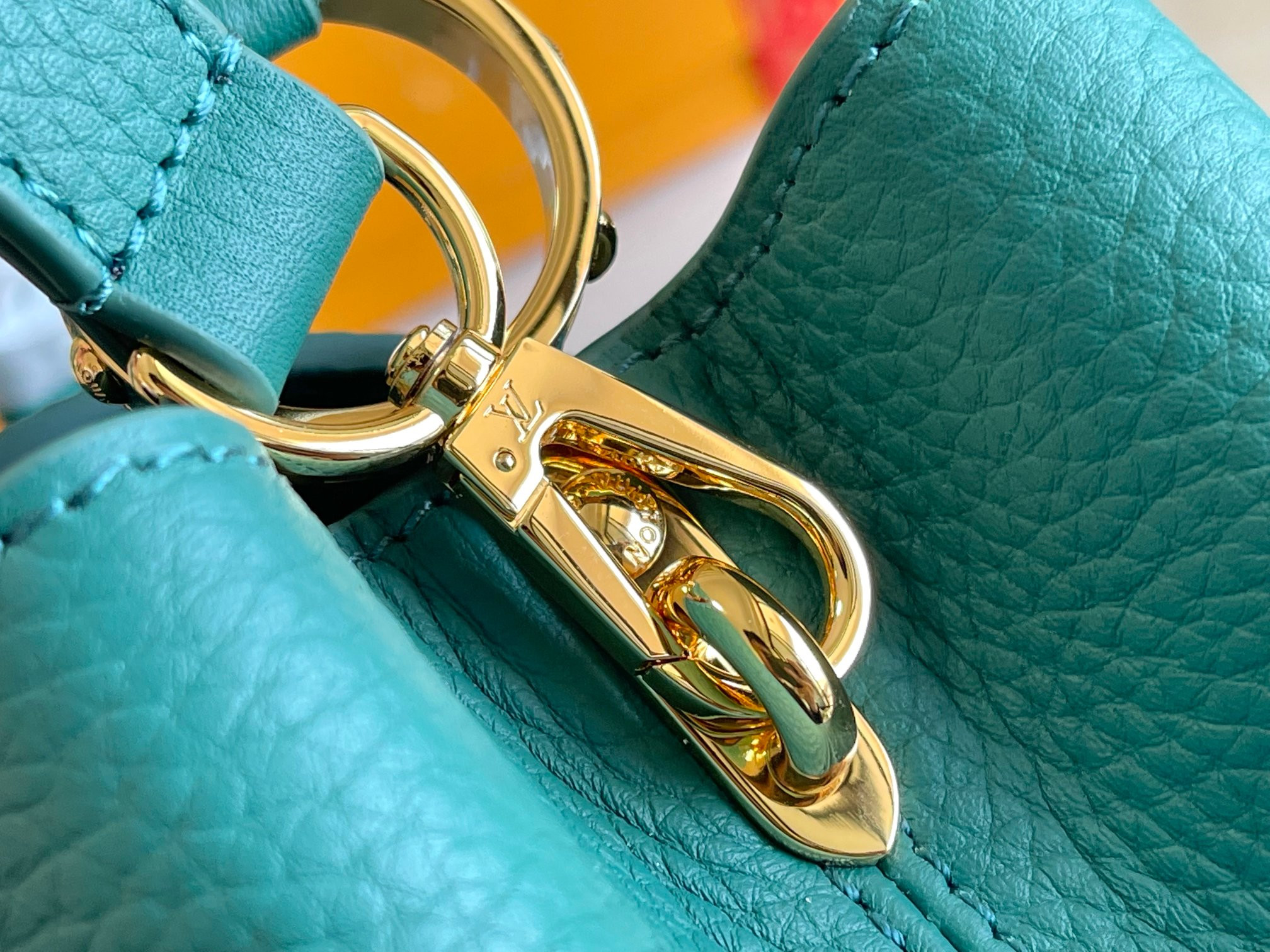 LV  Capucines Flower Crown M23766 Taurillon  27x18x9cm