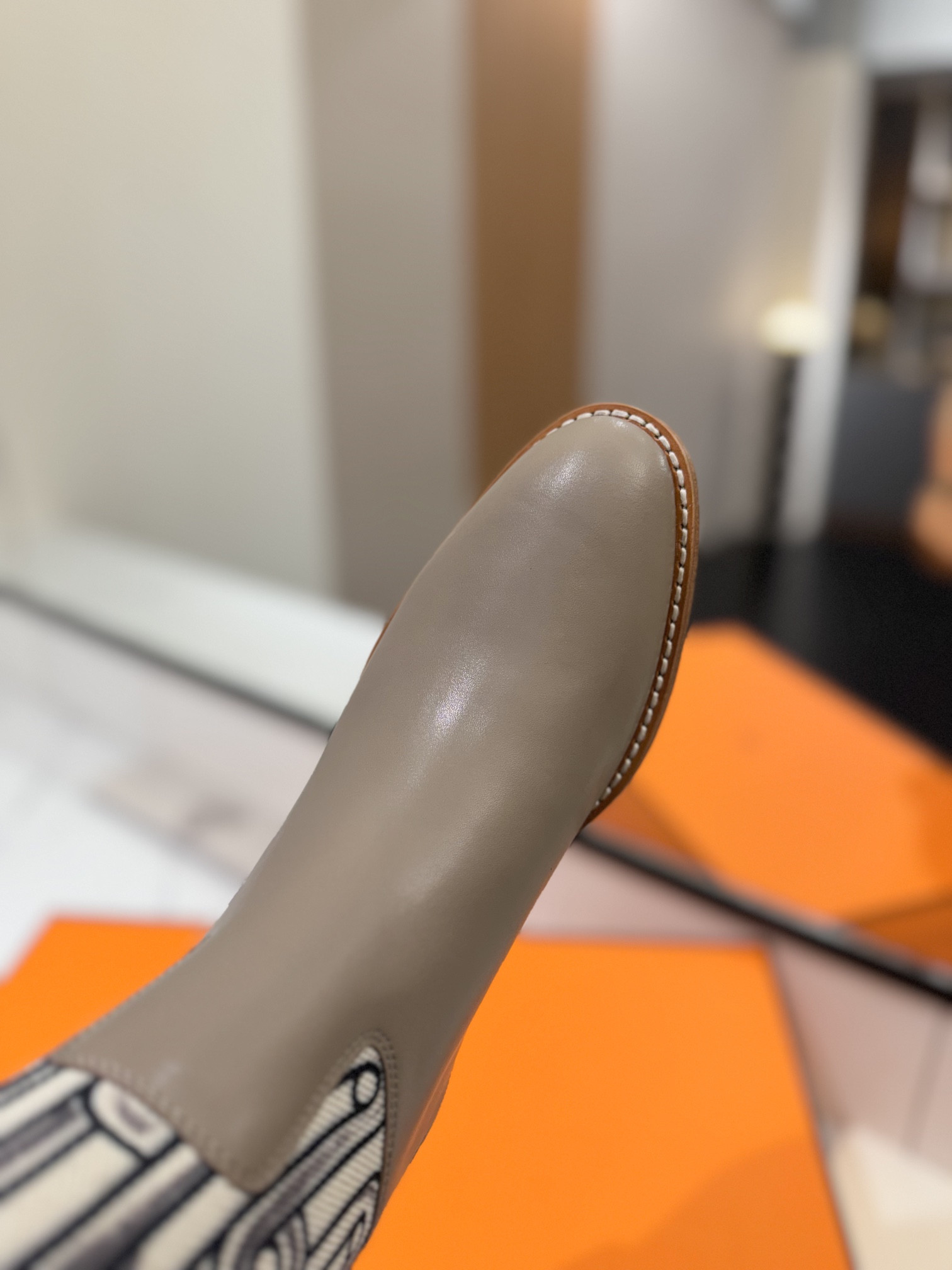 ua H**me5 jumping boots