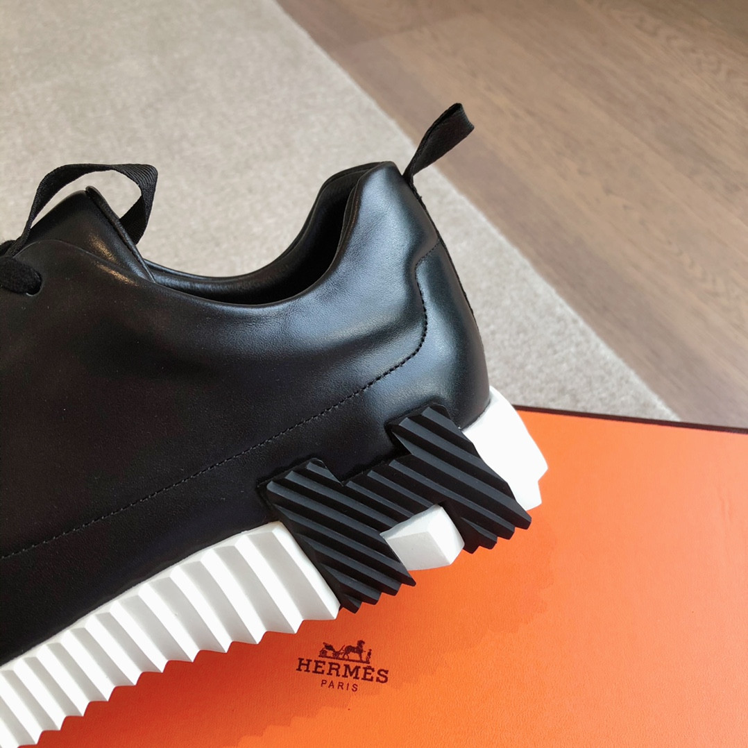 ua H**me5 bouncing sneaker