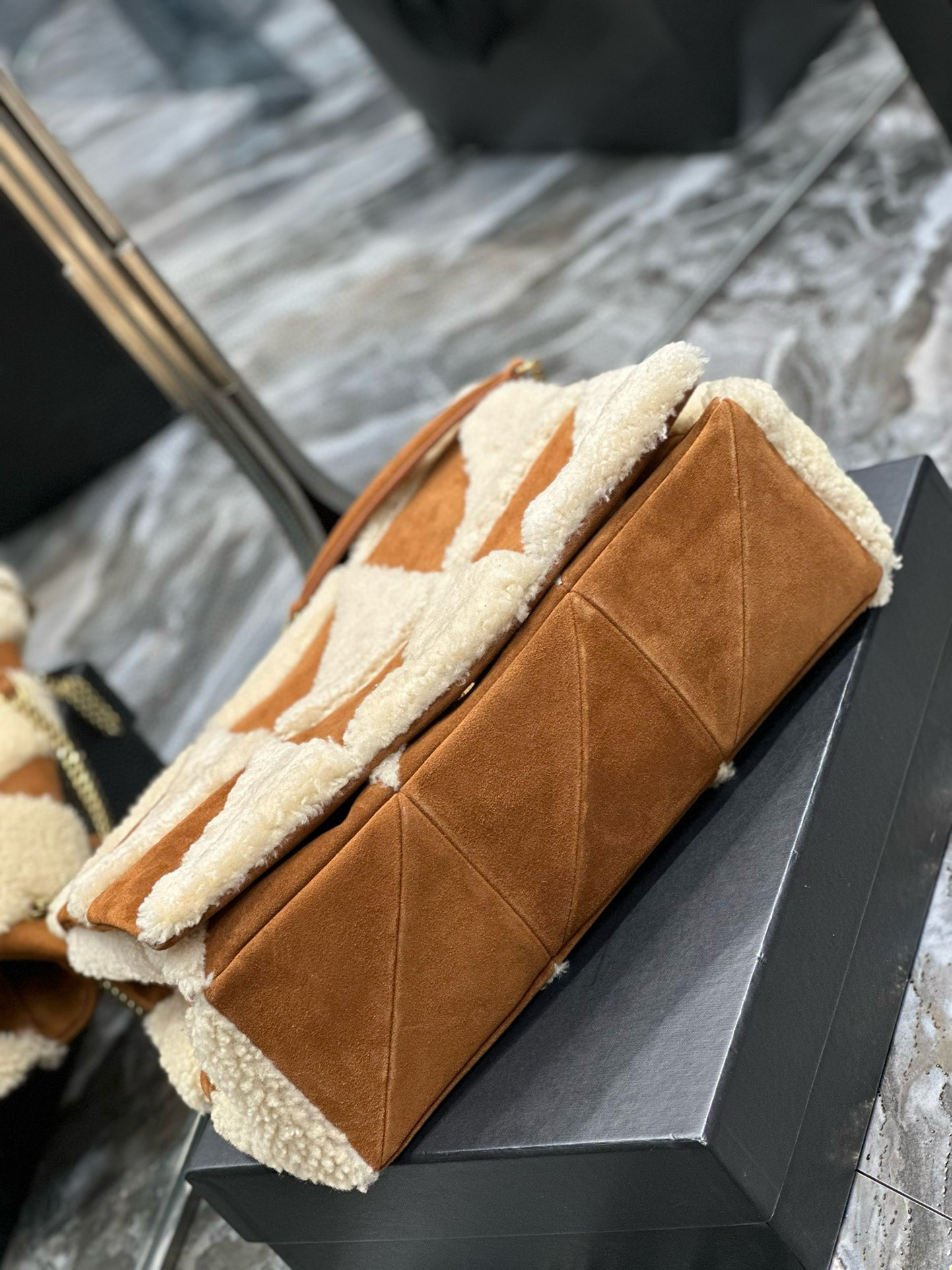 Y*L jamie large in suede and shearling 38×26×12cm