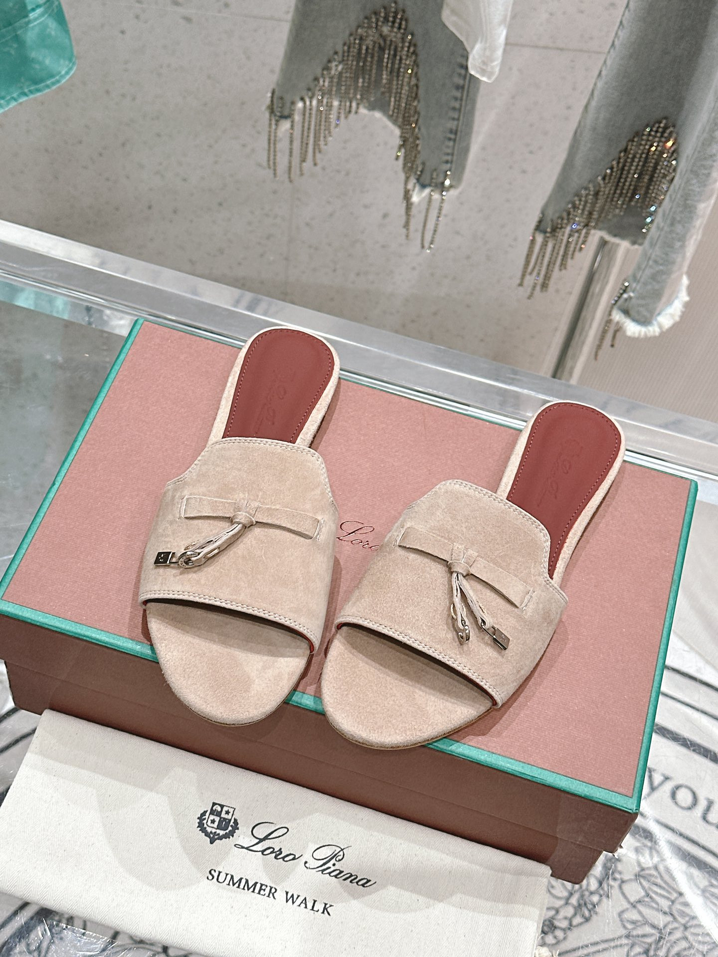 ua L**o p*ana summer charms sandal