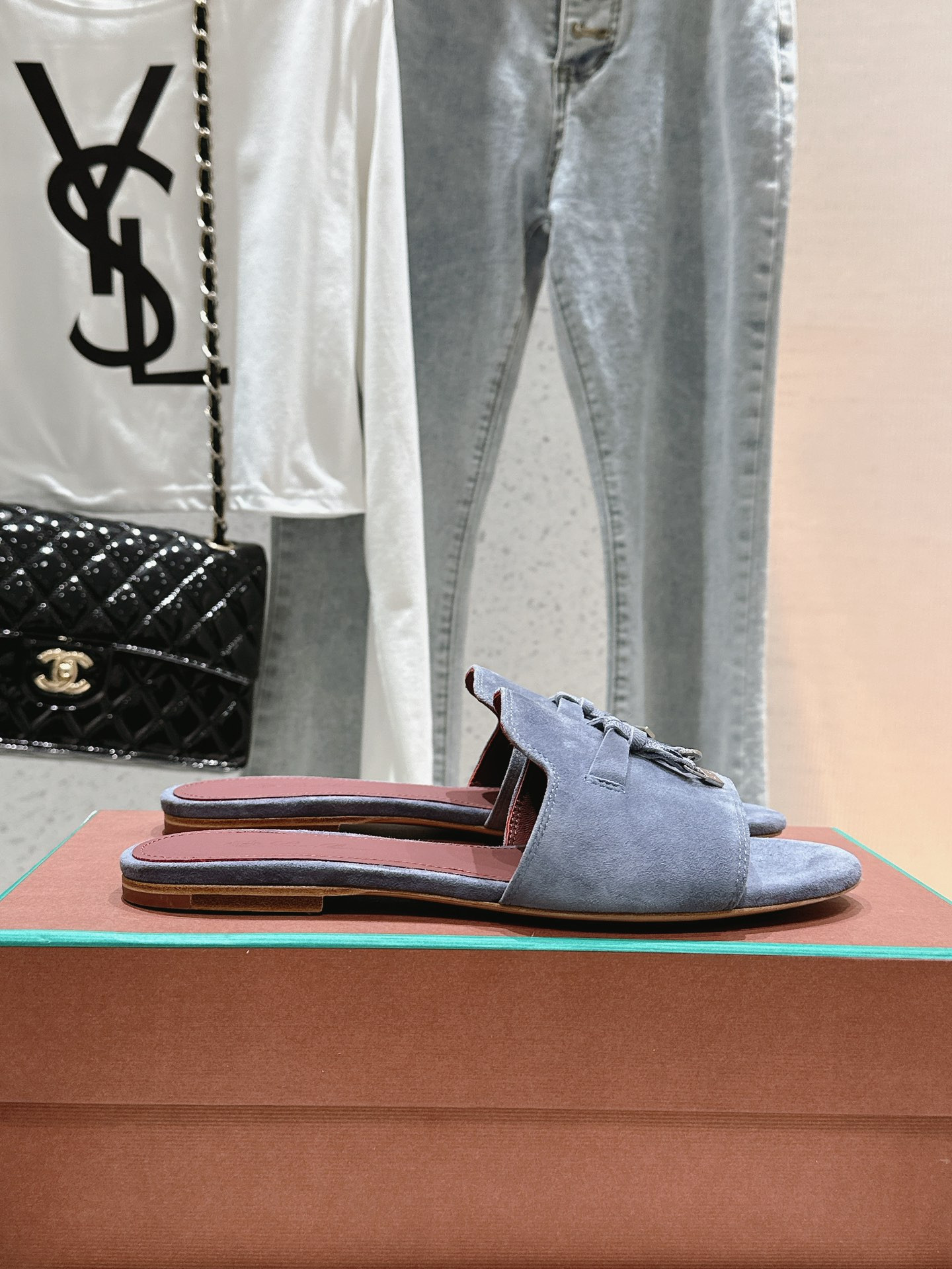 ua L**o p*ana summer charms sandal