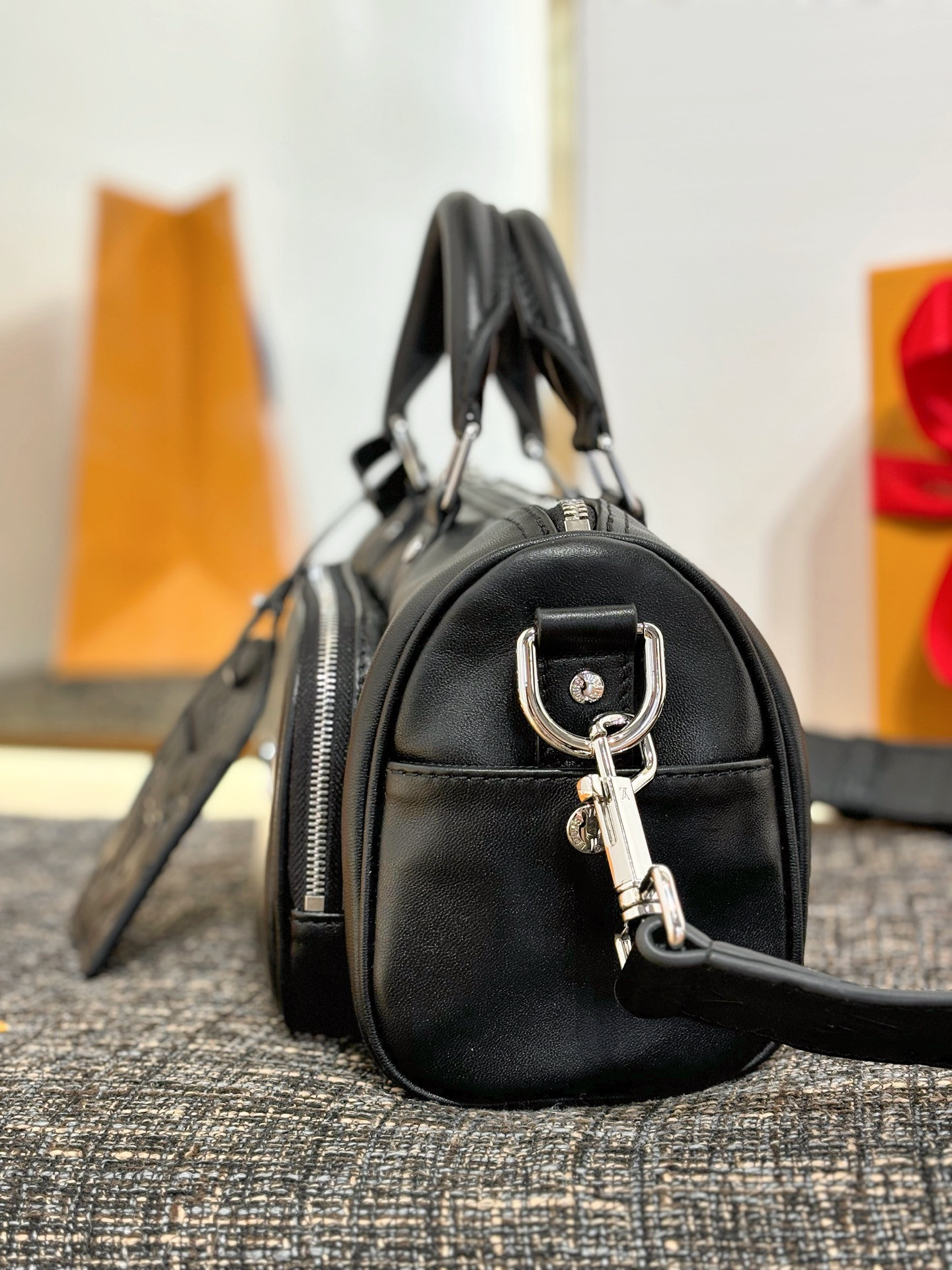 LV KEEPALL CARGO BANDOULIÈRE 25 M13988 25x15x11cm