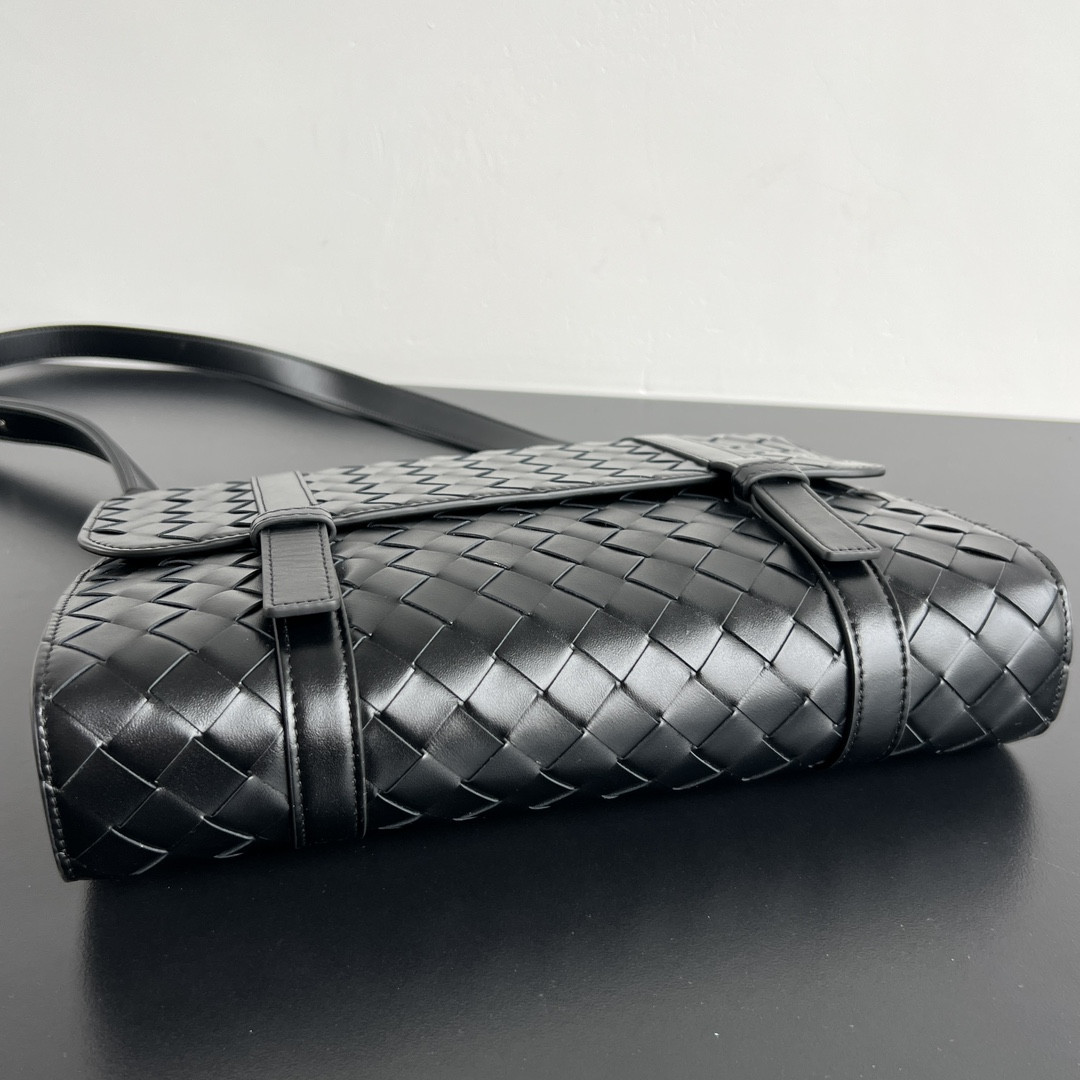 bo*te*ga Ve*ne*ta piccolo 30x21x6.6cm