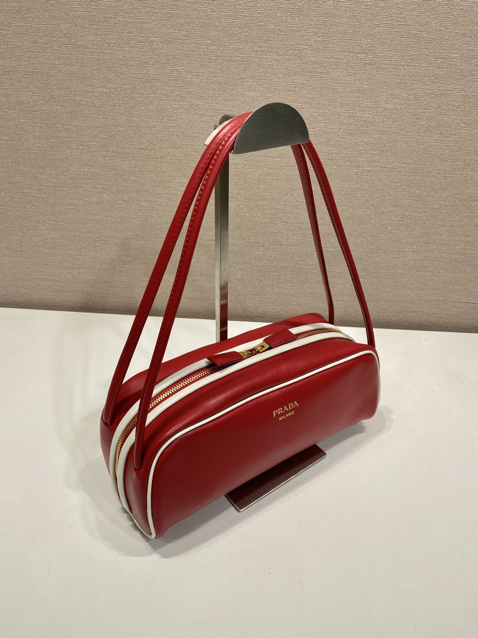 Pra*a swing smooth leather shoulder bag 28x11.5x10cm