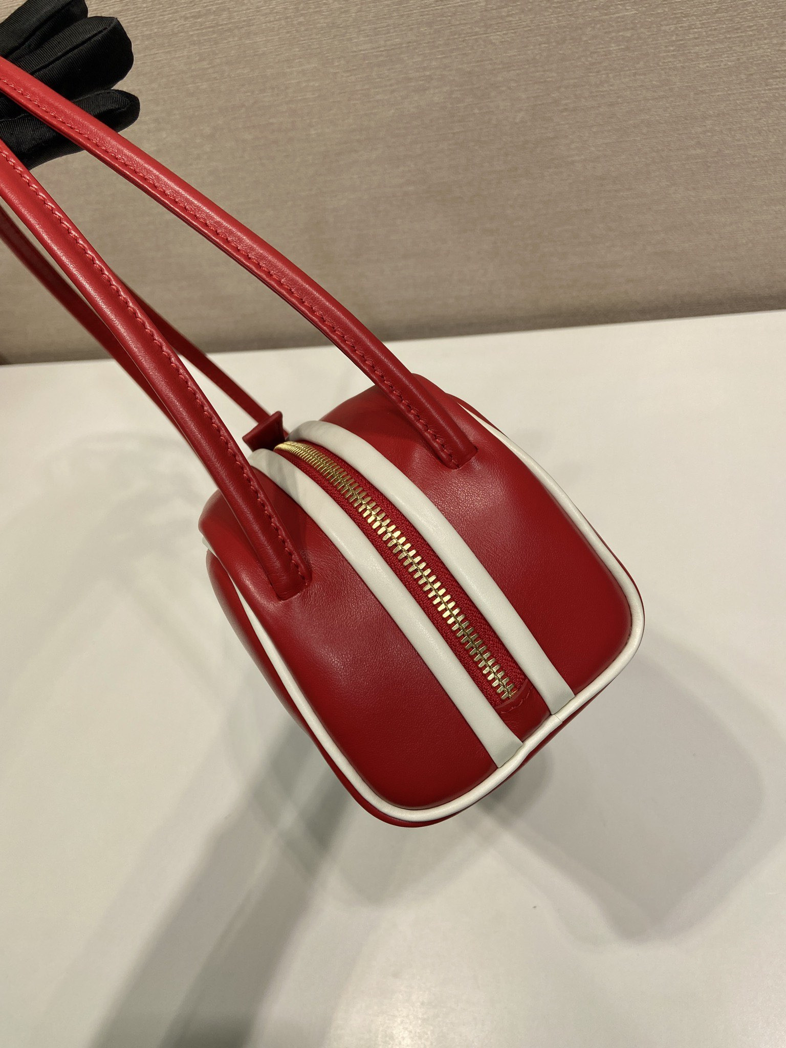 Pra*a swing smooth leather shoulder bag 28x11.5x10cm