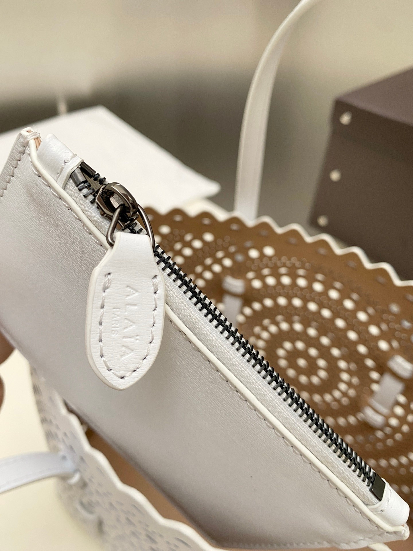 ALAÏA Mina 25 bag 25x20x12cm