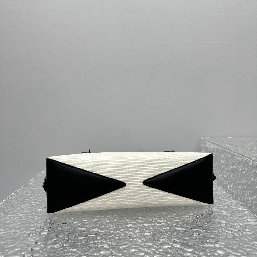 ALAÏA LE TECKEL SMALL BAG 27x9x8cm