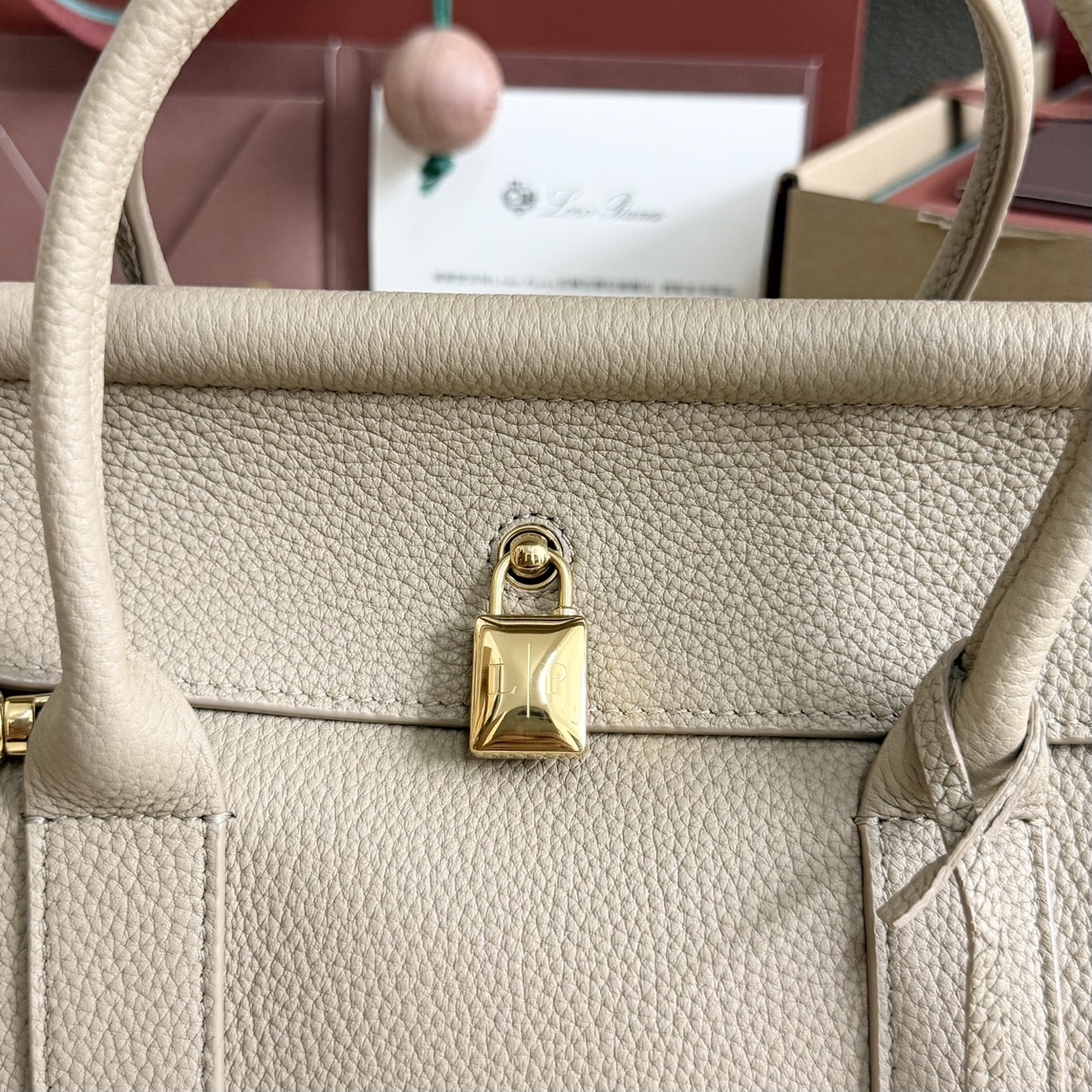 L**o p*ana loom l25 calfskin 25x18x12.5cm