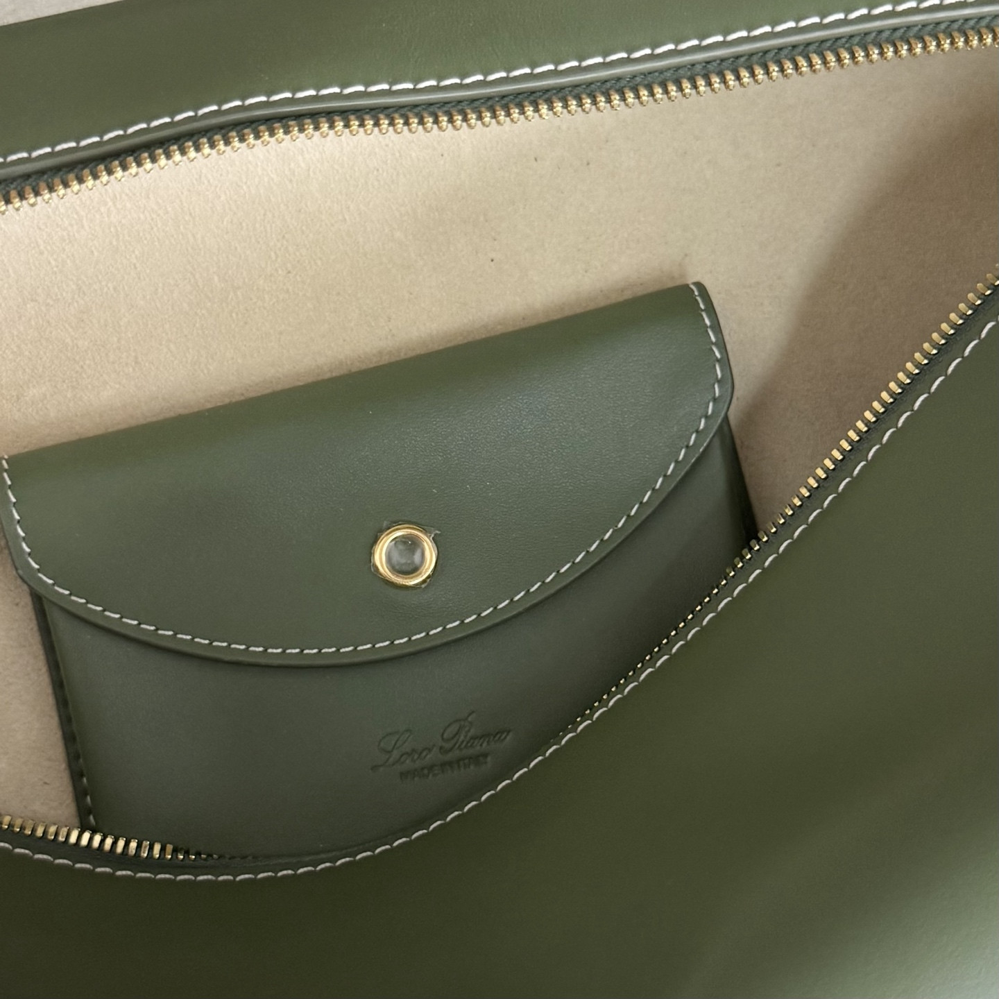 L**o p*ana extra pocket l27 calfskin 16x27x10cm