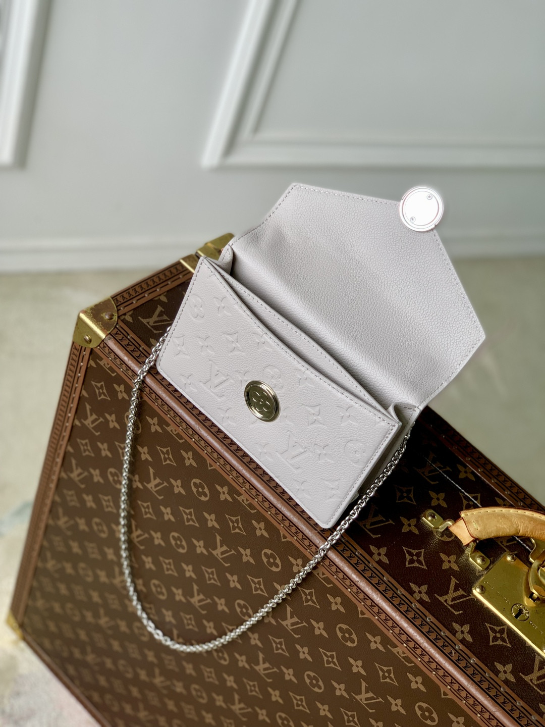 LV Wallet On Chain Rosy M13570 19.5x13.5x6.5cm