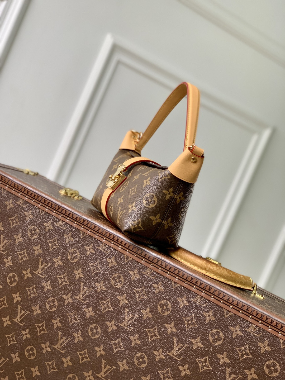 LV Pochette Mia M26191 22x14.5x8cm