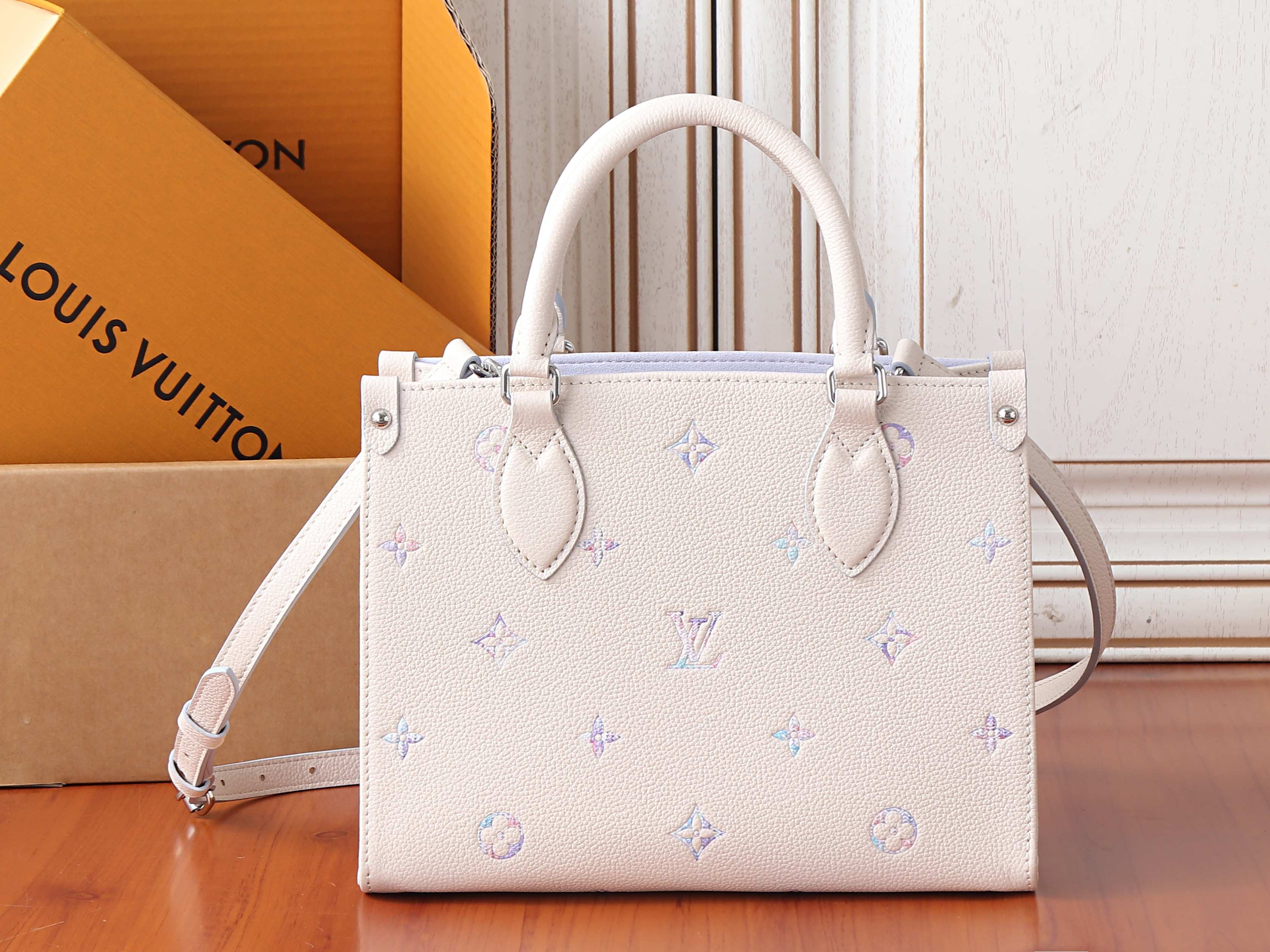 LV OnTheGo PM M29976 25x19x11.5cm